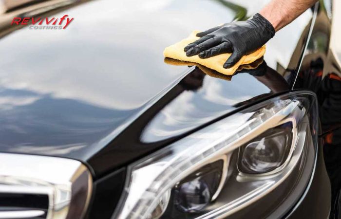 Làm nguội bề mặt của xe hơi và sử dụng 