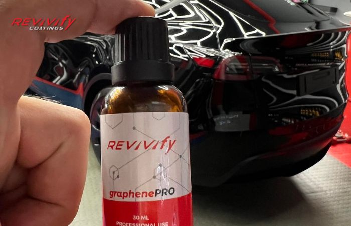 Tiến hành phủ lớp dung dịch Revivify 